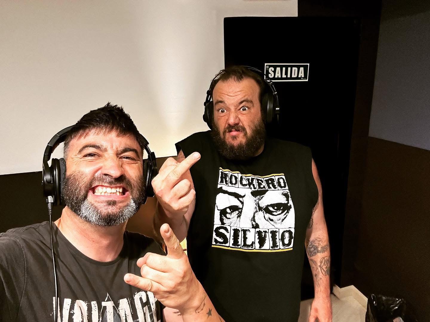 Momento de una sesión de grabación con colaboradores de Verea